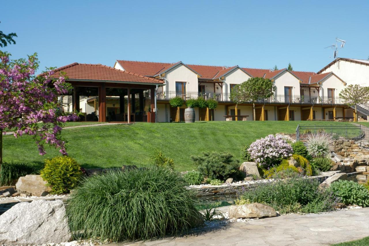 Penzion Vcelarsky Dvur Lednice Extérieur photo