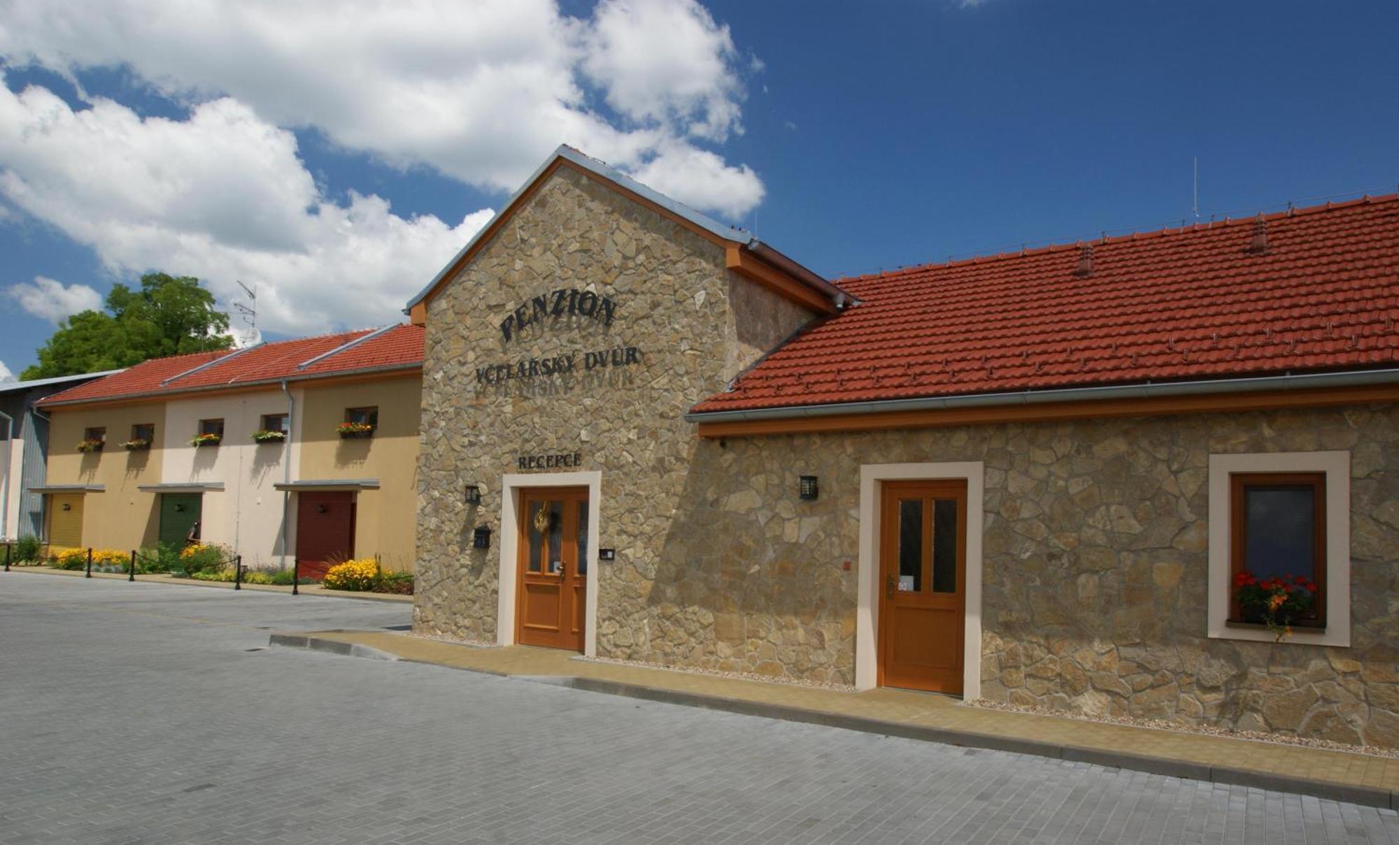 Penzion Vcelarsky Dvur Lednice Extérieur photo